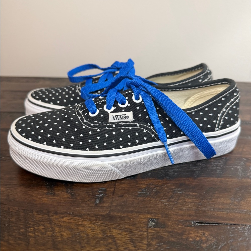 Vans Kids Classic Micro Hearts Sneakers in a Black & White Size 2